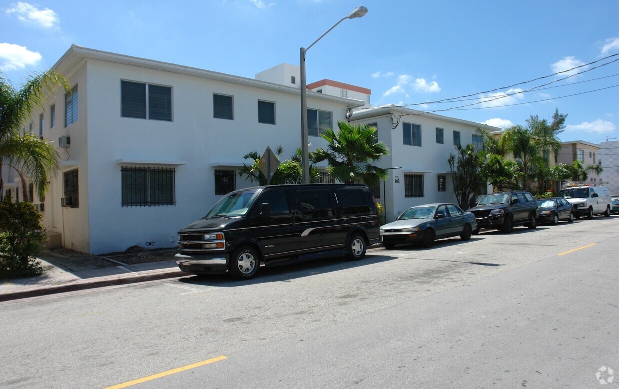 Primary Photo - 8021-8031 Abbott Ave