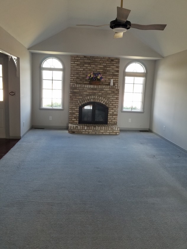 Lofted great room. - 347 Southfork Dr.