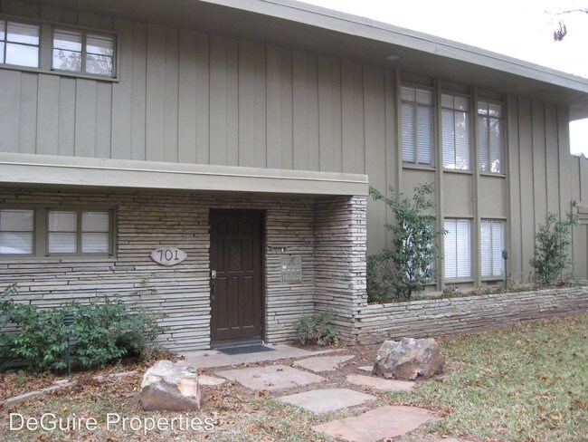 Building Photo - 701 Monticello Dr