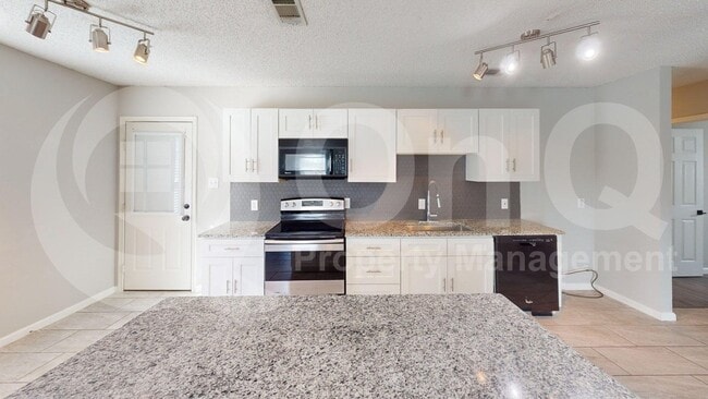 Building Photo - 6113 Justin Ct