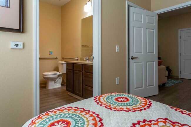 Foto del edificio - The Manor and Cottages at the Manor Arkansas Benton location