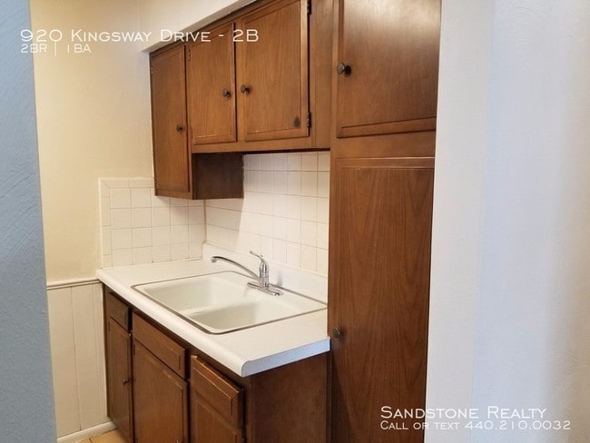 Building Photo - 2 Bedroom Apartment--All Electric