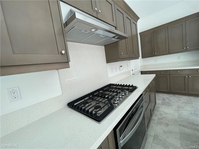 Building Photo - 4 br, 3 bath Condo - 20814 W Bur Oak Cir