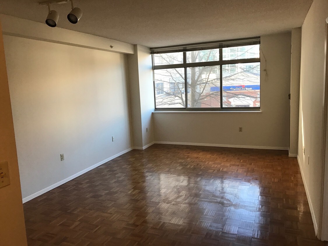 Primary Photo - 7111 Woodmont Ave