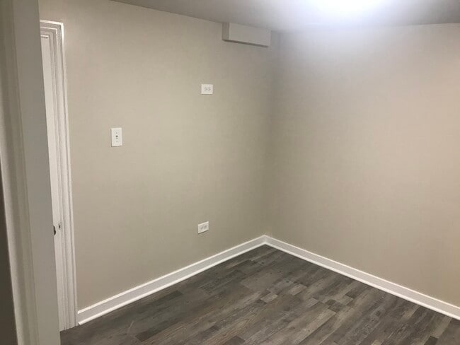 12x12 bedroom - 7924 South Champlain Avenue
