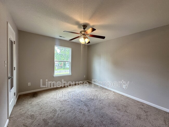 Building Photo - 1909 Chesapeake Dr