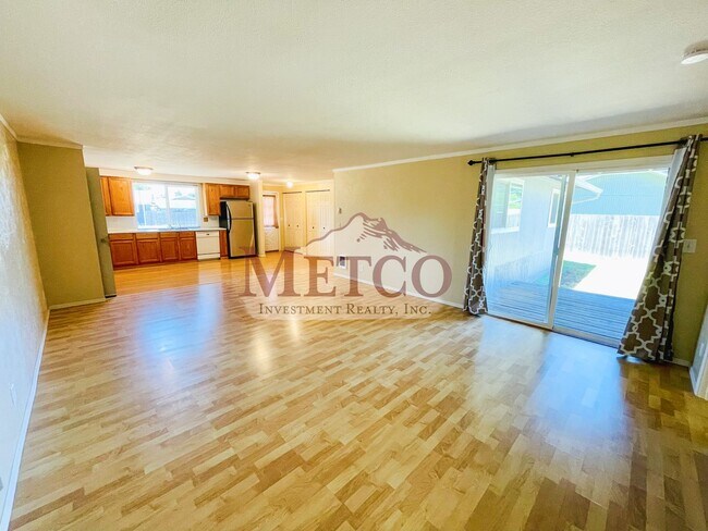Foto del edificio - Spacious 4 Bedroom House In Springfield!