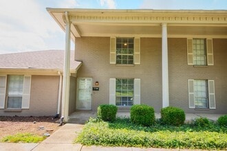 Building Photo - 4219 E 56th St