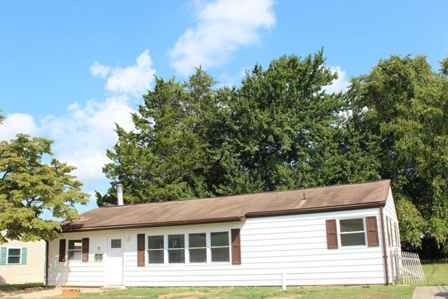 Building Photo - 71 Saxton Rd