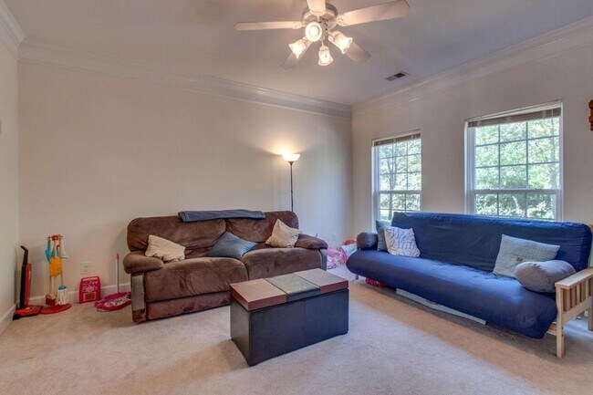 Foto del edificio - COMING SOON! Spacious 3BR/2.5BA Duplex in South Nashville | Pet Friendly | Prime 37211 Location N...