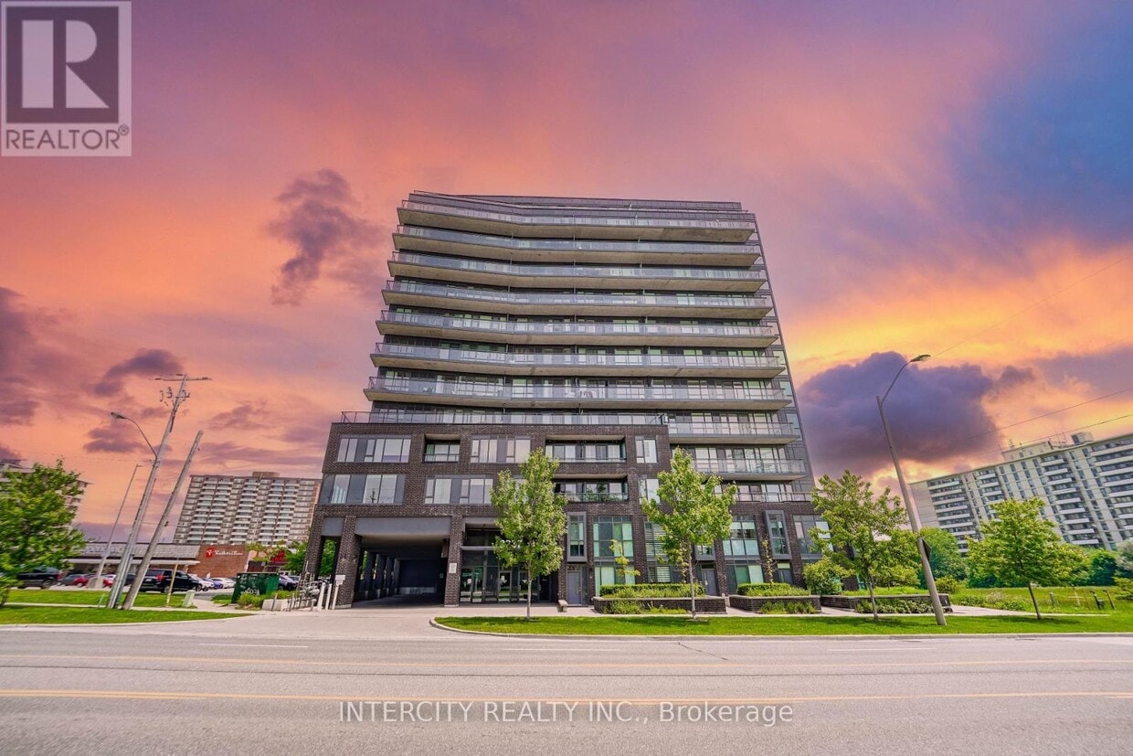 Primary Photo - 3237-3237 Bayview Ave