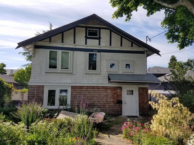 Photo du bâtiment - 1619 Oakland Av