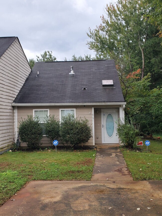 Building Photo - 6191 Field Stone Dr