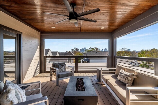 Foto del edificio - Stunning contemporary 3BE/3.5BA home in on...