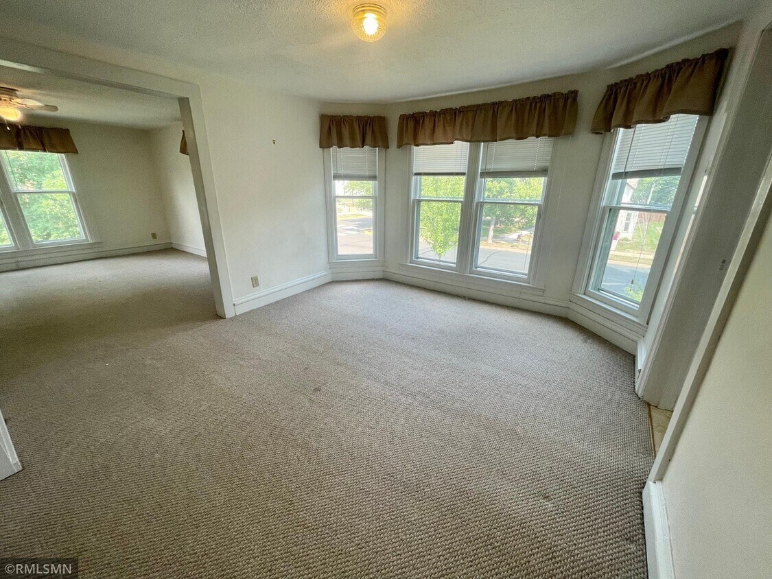 6447 Elm St, North Branch, MN 55056 Apartments in North Branch, MN