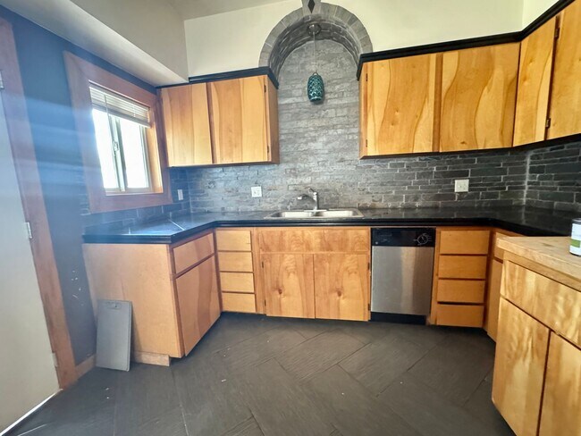 Foto del edificio - 2108 Cedar St