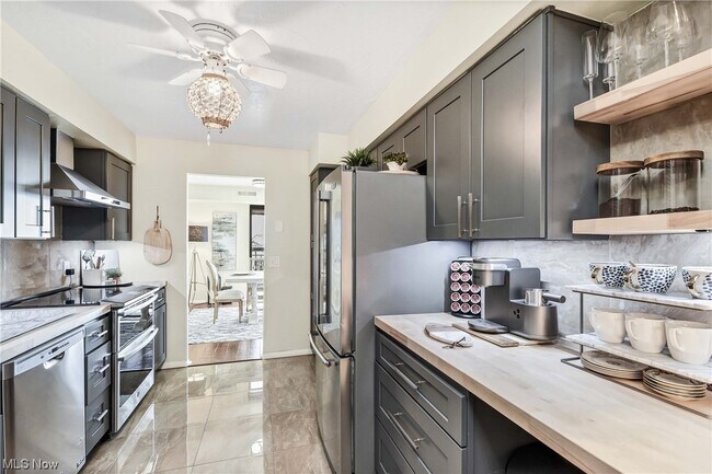 Building Photo - 12550 Lake Ave