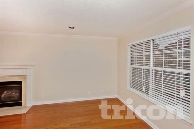 Building Photo - 2041 Glastonbury Dr