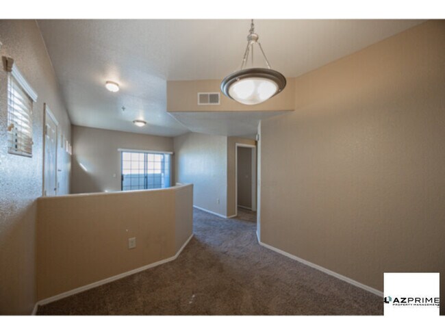Building Photo - South Mountain Convenience in this Lovely 1/1 Phoenix Condo!
