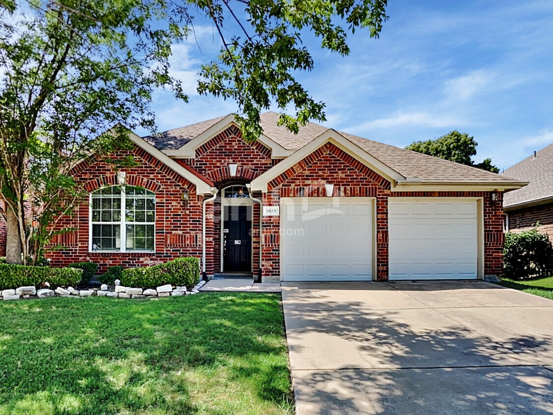 Foto principal - 9613 Glenshee Dr
