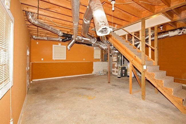 Building Photo - 319 Bethel Dr