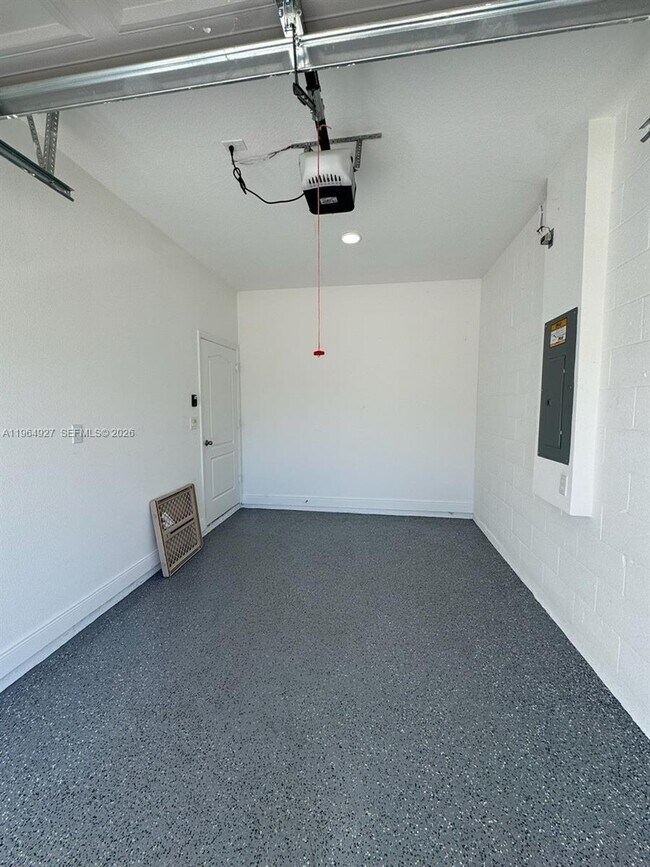 Foto del edificio - 649 N Lincoln St