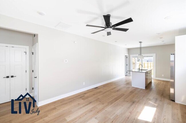 Foto del edificio - 5145-5147 Indianola Ave