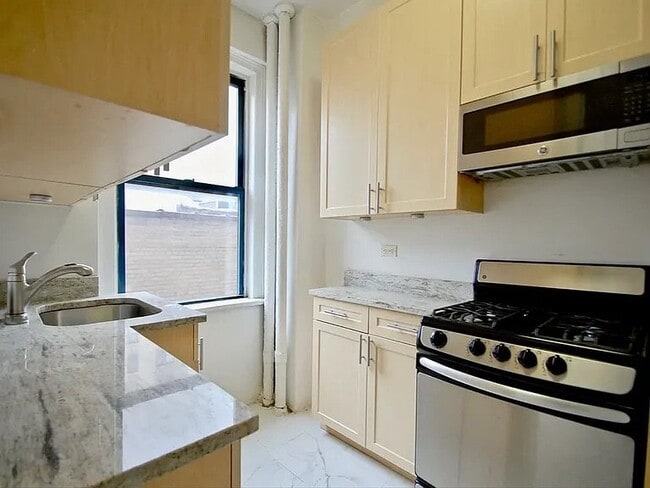 Building Photo - 639 W 173rd St