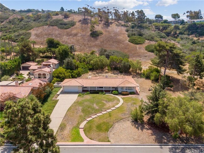 Foto del edificio - A BEAUTIFUL SINGLE- FAMILY HOUSE WITH AN A...