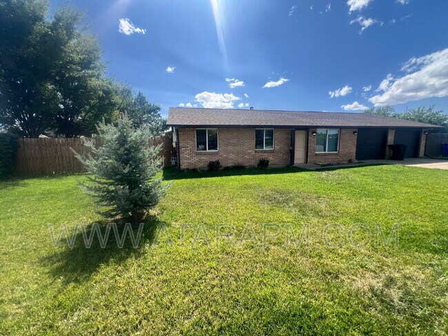 Foto del edificio - 703 Creek View Rd