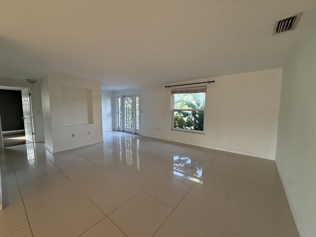 Foto del edificio - 3211 Mayflower St