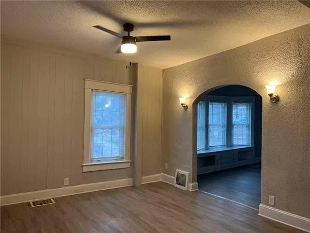 Foto del edificio - 242 N Valley St