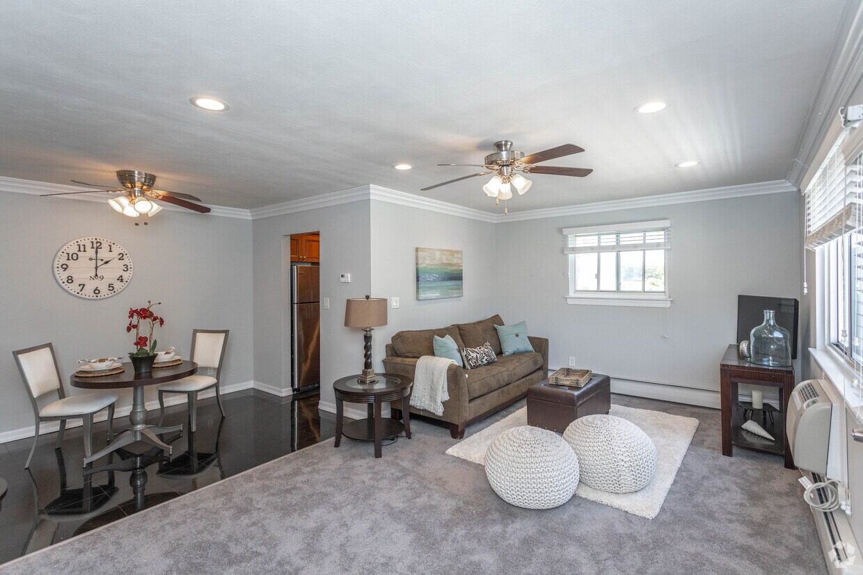 Fairfield At New England Village Apartments in Hauppauge, NY