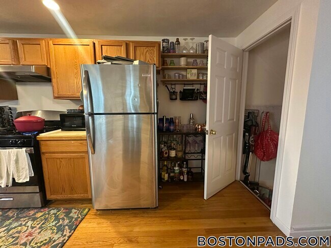 Building Photo - 174 Calumet St