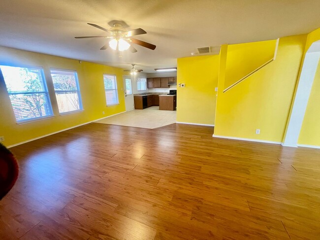 Building Photo - Spacious 4x2 Rental Home at The Park at Un...