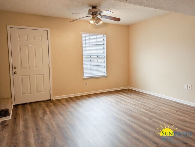 Building Photo - Nice 2 Bedroom Townhouse in Fort Walton Beach