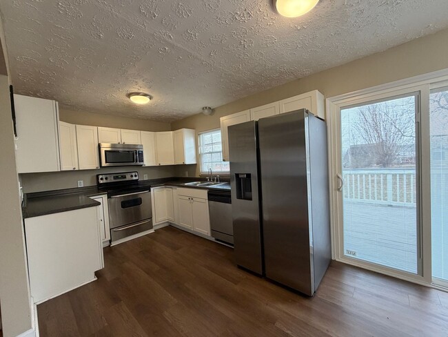 Building Photo - Nice 3 bedroom/1.5 bath home for rent in E. Morristown, Tennessee