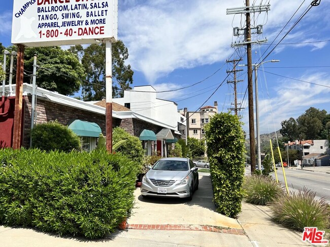 Building Photo - 3393 Barham Blvd