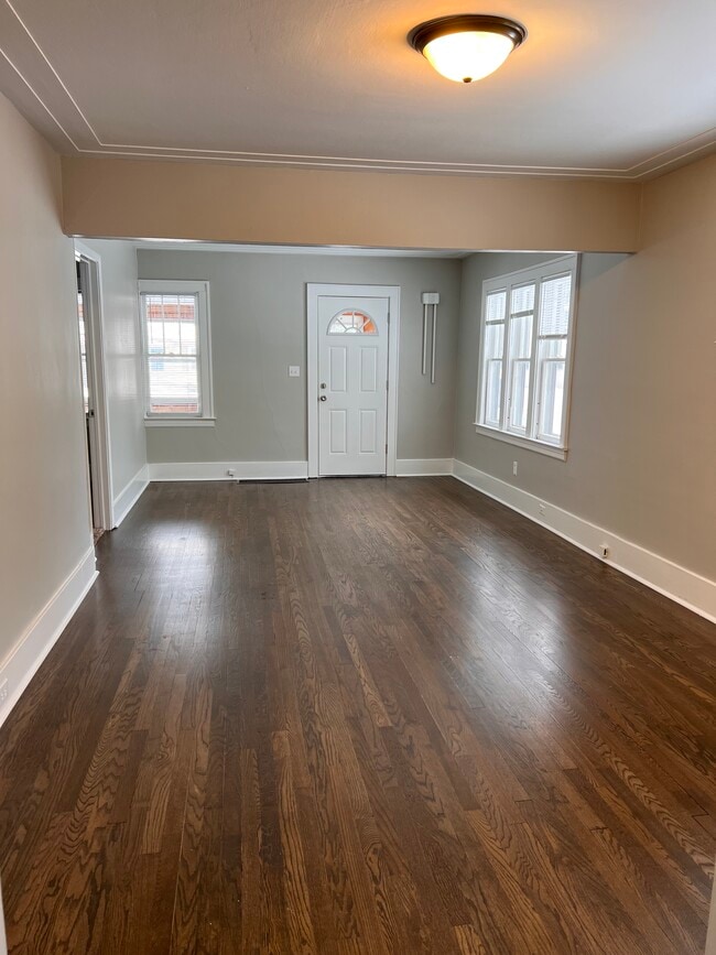 Building Photo - 1343 Houseman Ave NE