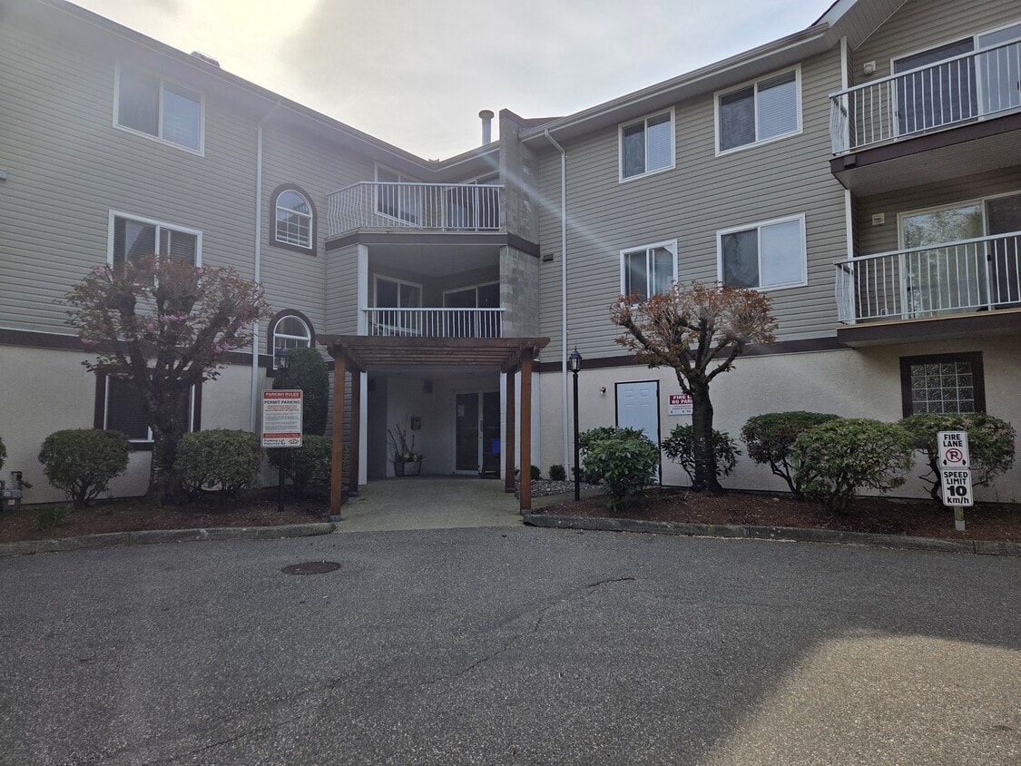 Primary Photo - 45222-45222 Watson Rd