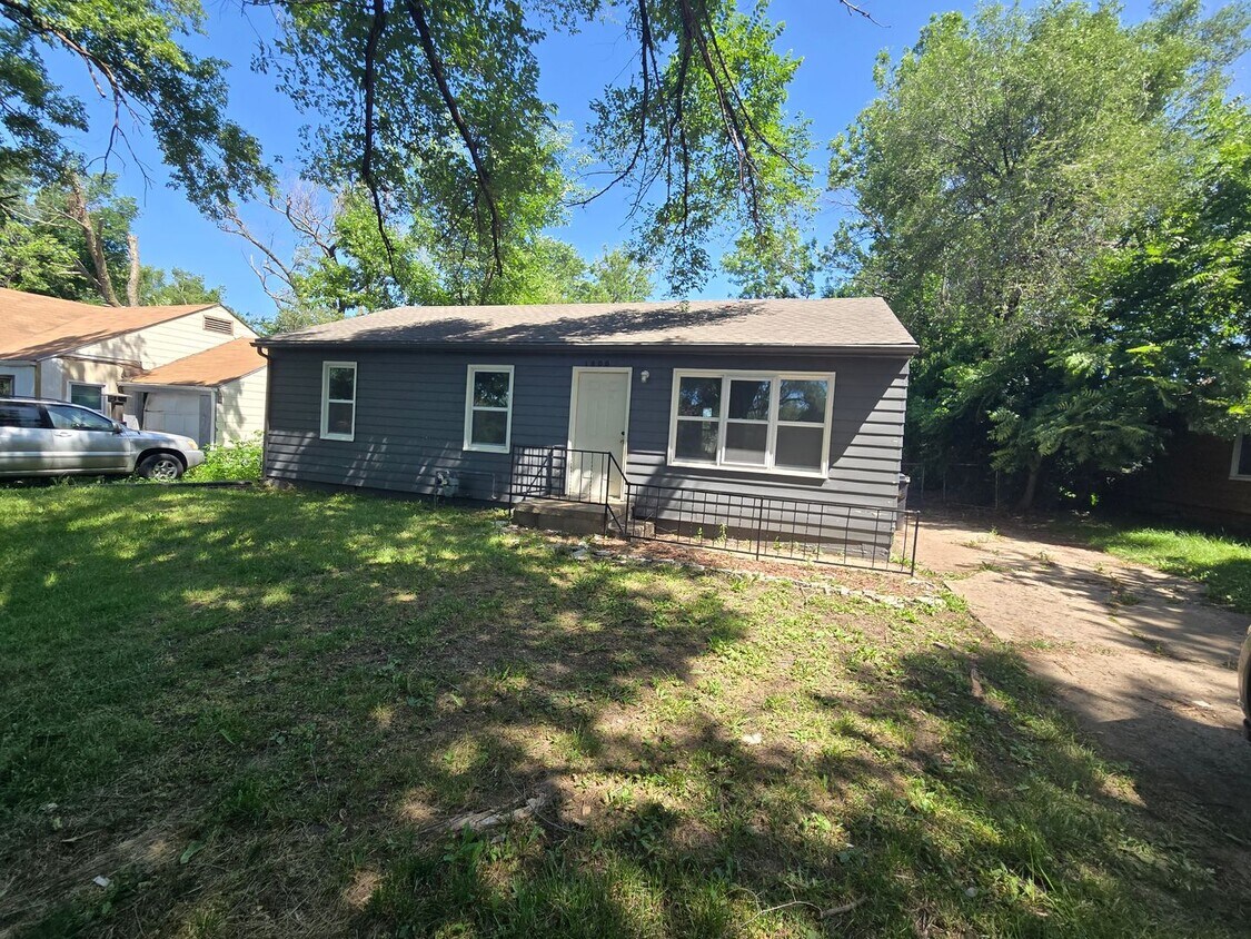 Foto principal - 3 bed 1 bathroom house