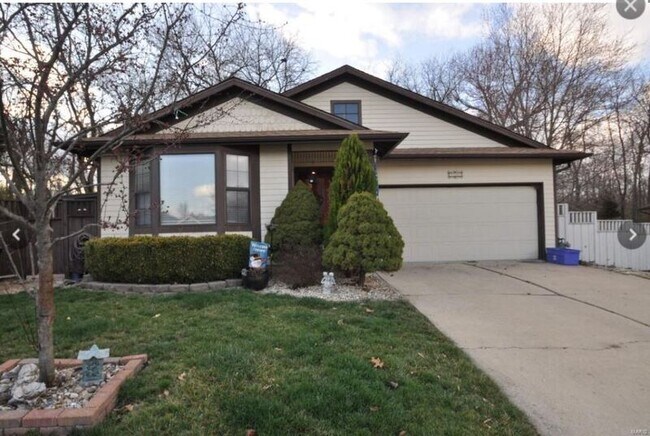 Building Photo - 705 Oak Hollow Ct
