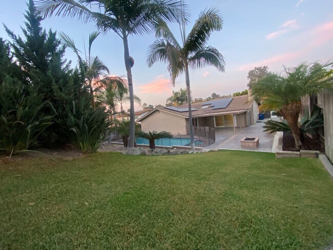 Building Photo - Lovely Home on 1/4 acre w/ Pool, Solar, Ho...