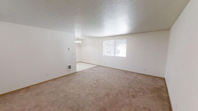 Building Photo - 618 NE 93rd Ave