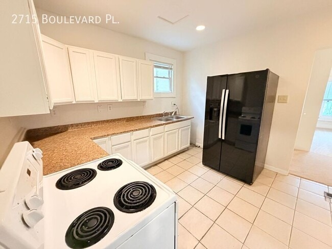 Building Photo - 2715 Boulevard Pl