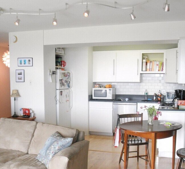 Foto del edificio - 2401 Pennsylvania Ave