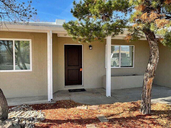 Foto del edificio - Home For Rent | NE Heights Remodeled Beaut...