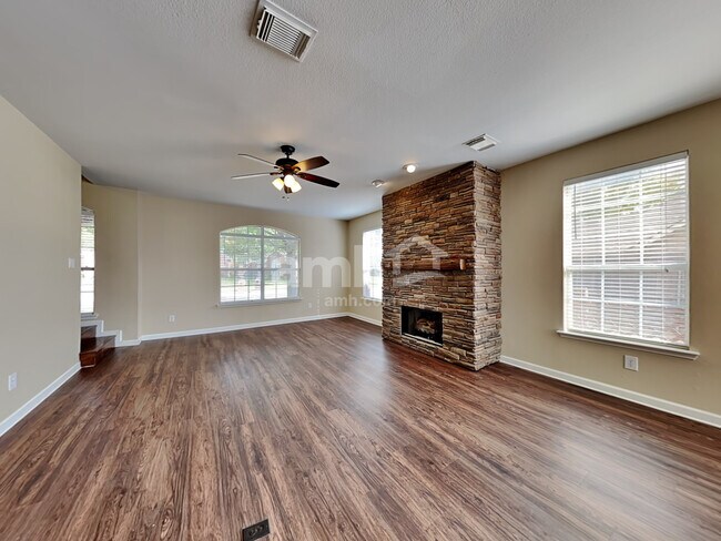 Building Photo - 1608 Hill Creek Drive