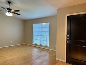 Building Photo - 2715 Kingfisher Dr