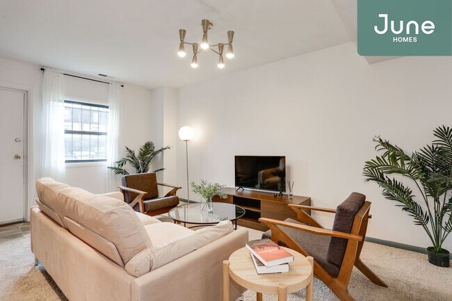 Building Photo - ROOM ONLY in 5-bed/3.0-bath Home